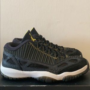 Air Jordan 11 low IE sz.9 black/white/yellow